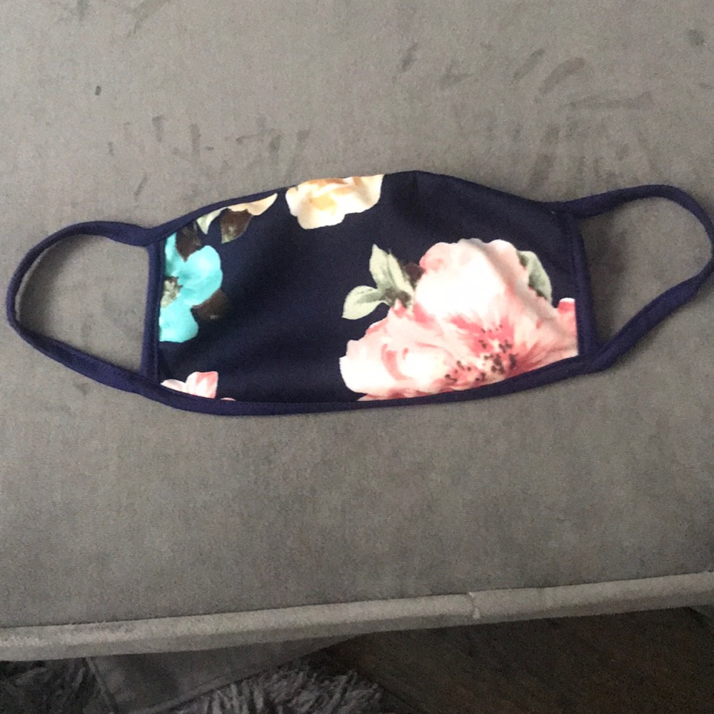 Mask 😷 - Picture 1 of 2